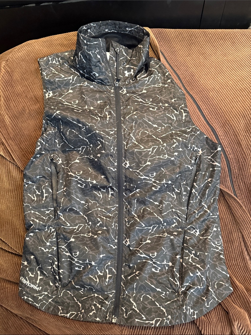 Lightweight Under Armour Women's Camo Patterned Vest